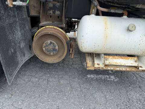 2011 Freightliner M2 106