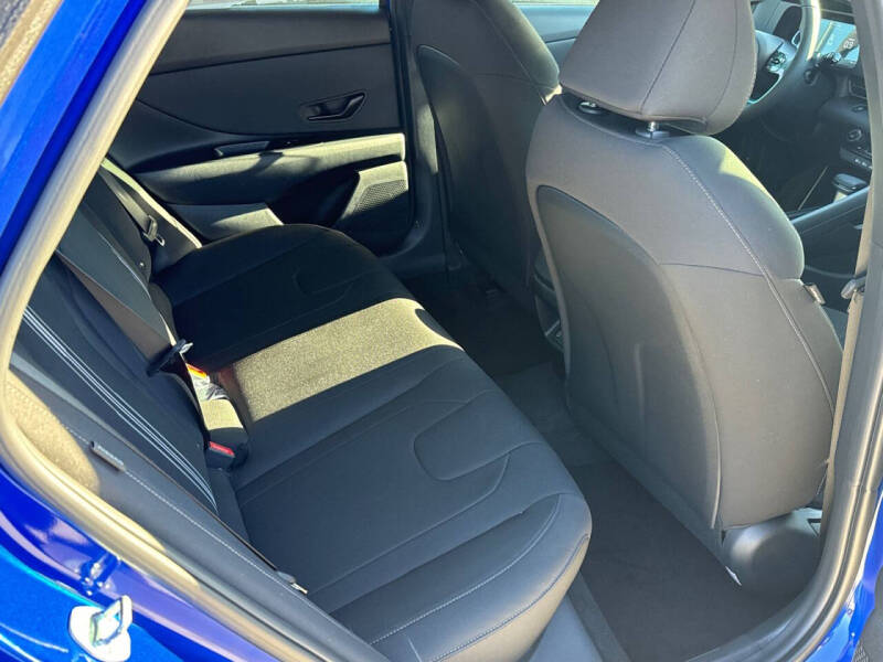 2025 Hyundai Elantra SEL Sport