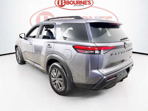 2022 Nissan Pathfinder SV