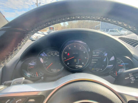 2017 Porsche Cayenne Platinum Edition