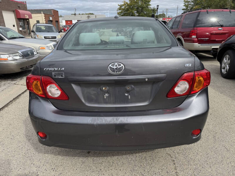 2009 Toyota Corolla LE photo 5