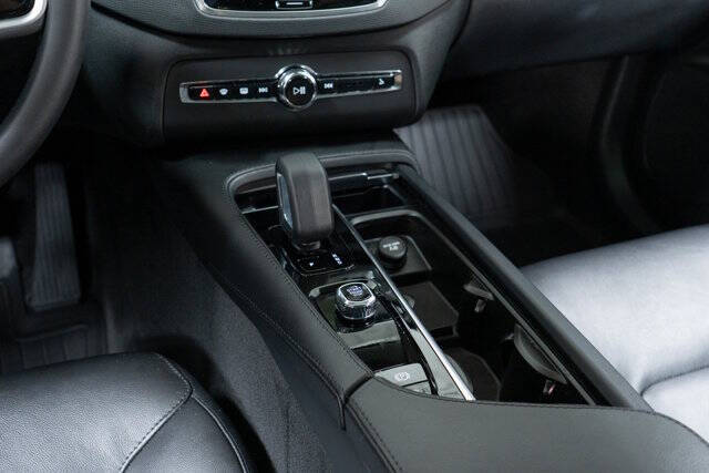 2023 Volvo XC90 B5 Core