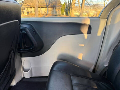 2014 Chrysler Town and Country Touring