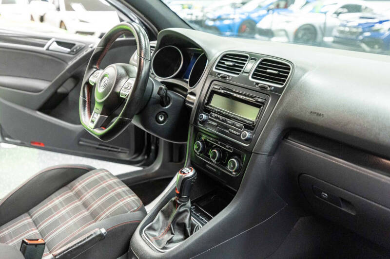 2014 Volkswagen GTI Wolfsburg Edition PZEV