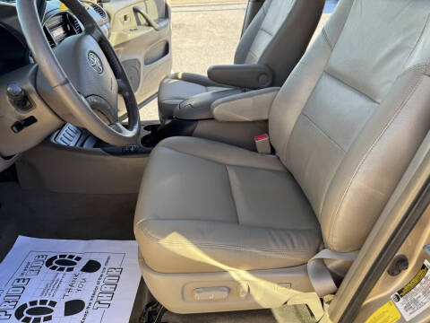 2005 Toyota Sequoia SR5