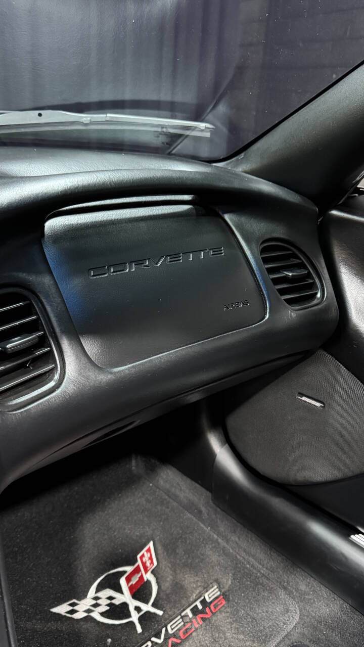 2004 Chevrolet Corvette 35