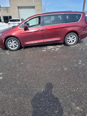 2017 Chrysler Pacifica Touring-L Plus