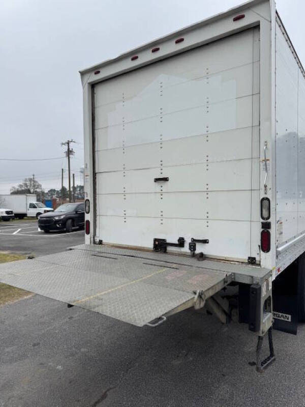 2017 Freightliner M2 106