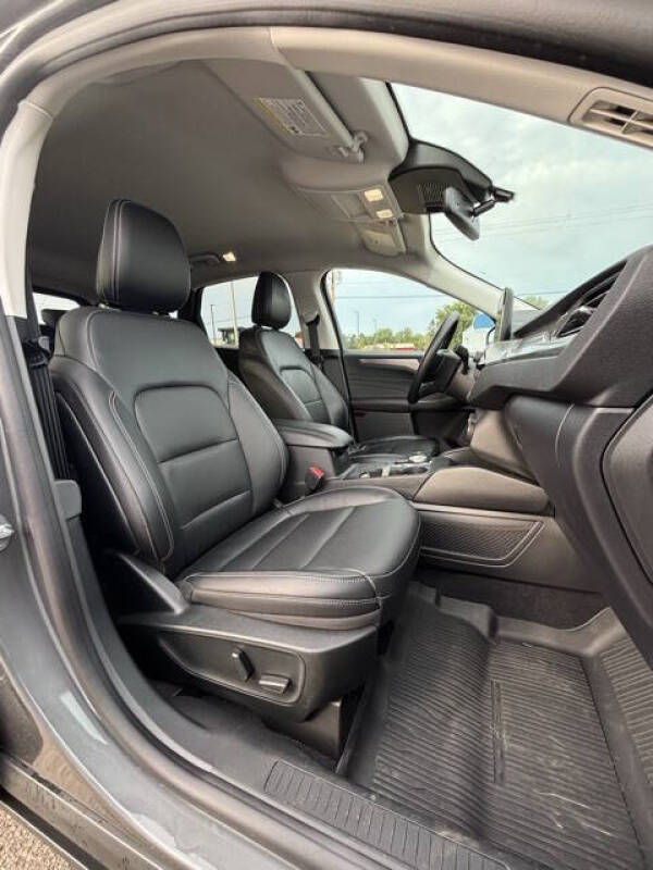 2022 Ford Escape Hybrid Titanium