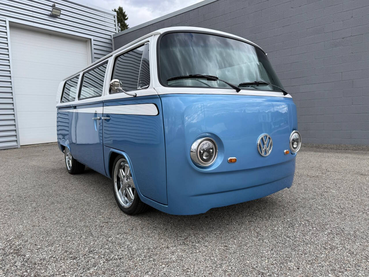 1974 Volkswagen Type II Custom Bus 4