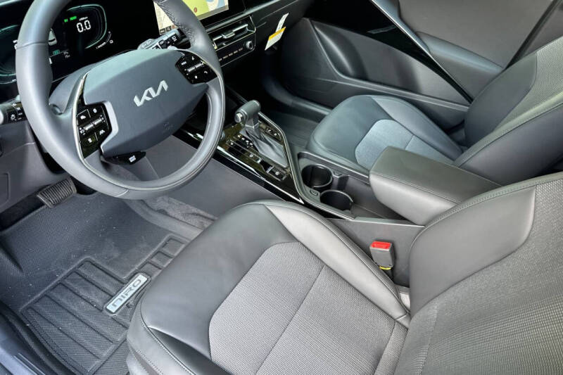 2025 Kia Niro EX