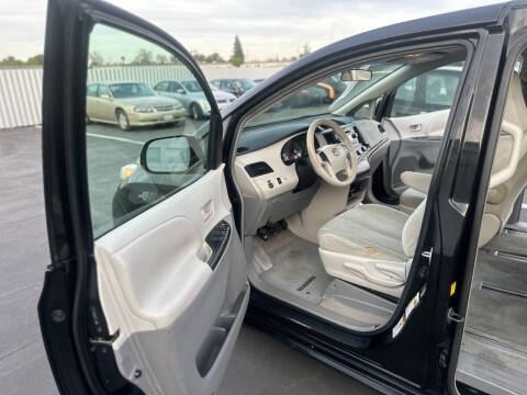 2011 Toyota Sienna Base 7-Passenger