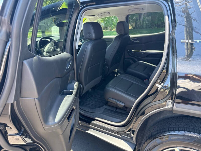 2022 GMC Acadia SLT