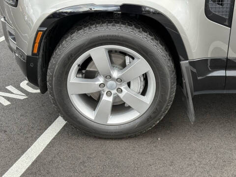 2024 Land Rover Defender 130 P400 X-Dynamic SE