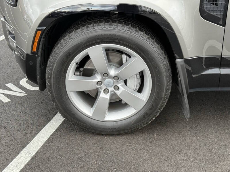 2024 Land Rover Defender 130 P400 X-Dynamic SE