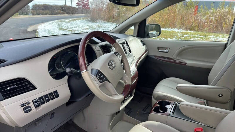 2014 Toyota Sienna Limited 7-Passenger