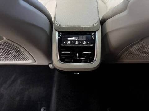 2017 Volvo S90 T6 Momentum