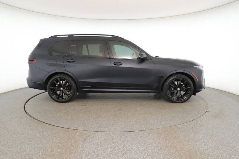 2023 BMW X7 M60i