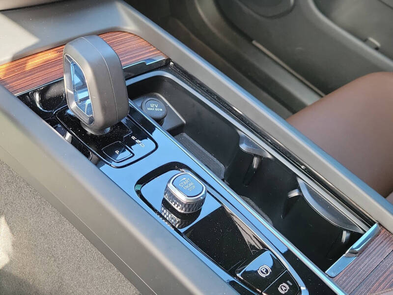 2024 Volvo XC60 B5 Plus Dark Theme