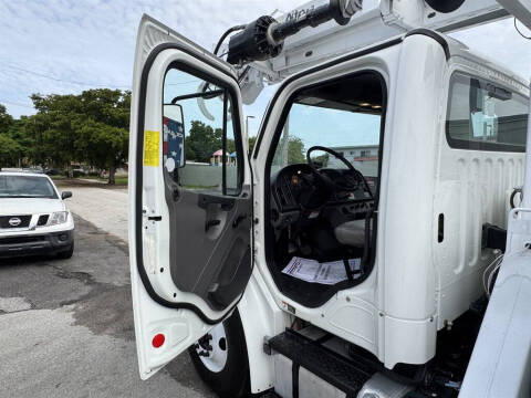 2015 Freightliner M2 106