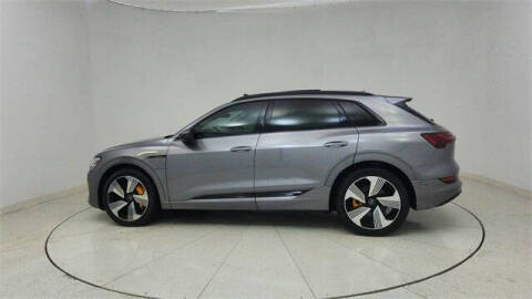 2022 Audi e-tron quattro Premium Plus