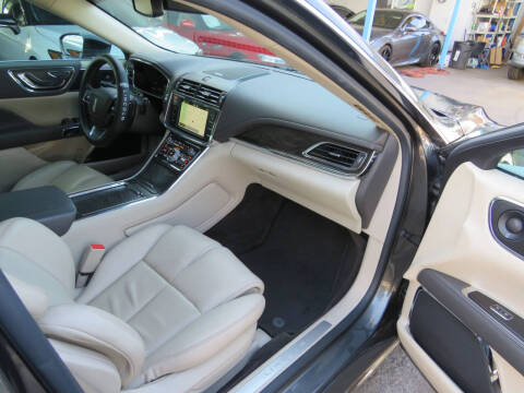 2017 Lincoln Continental Select