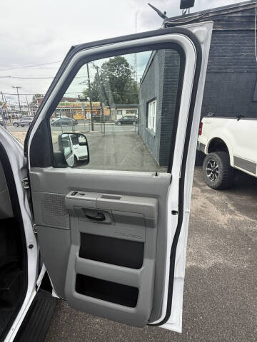 2013 Ford E-Series E-350 SD XLT