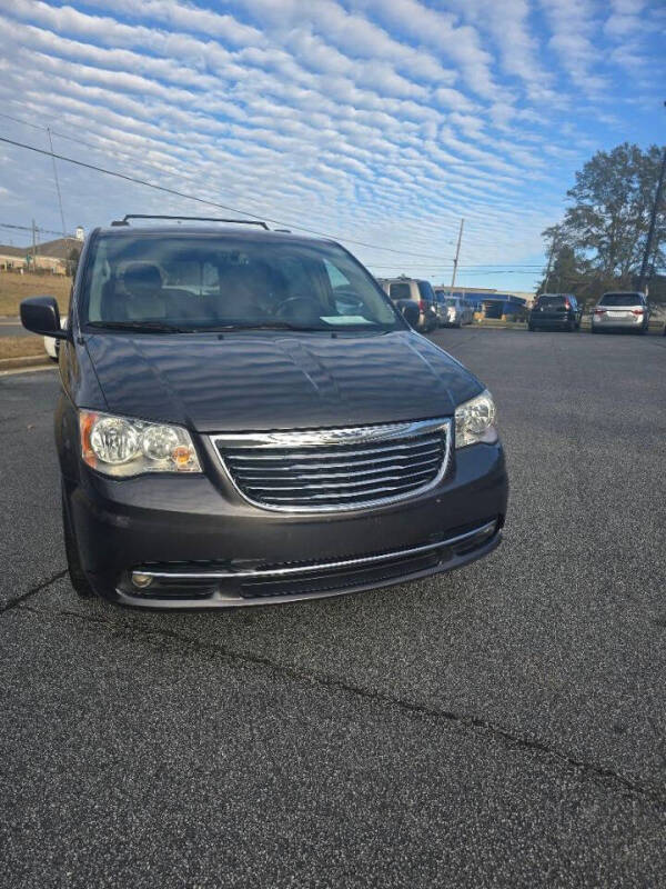 2016 Chrysler Town & Country Touring's photo
