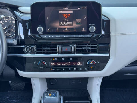 2022 Nissan Pathfinder SV