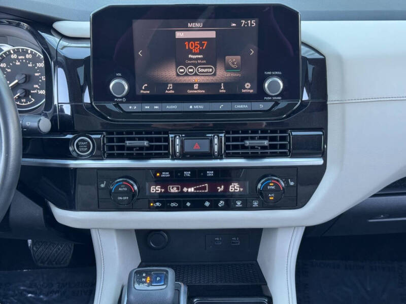 2022 Nissan Pathfinder SV