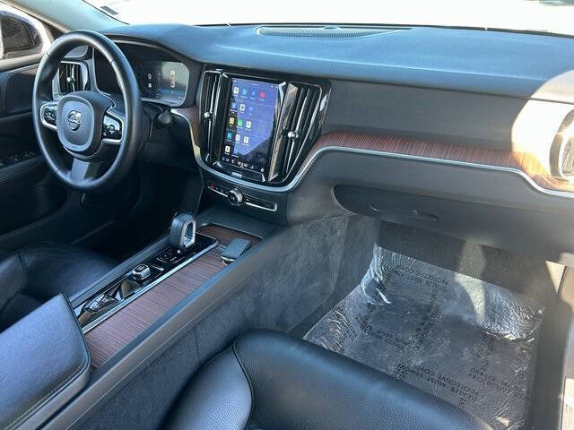 2024 Volvo S60 B5 Plus Dark Theme