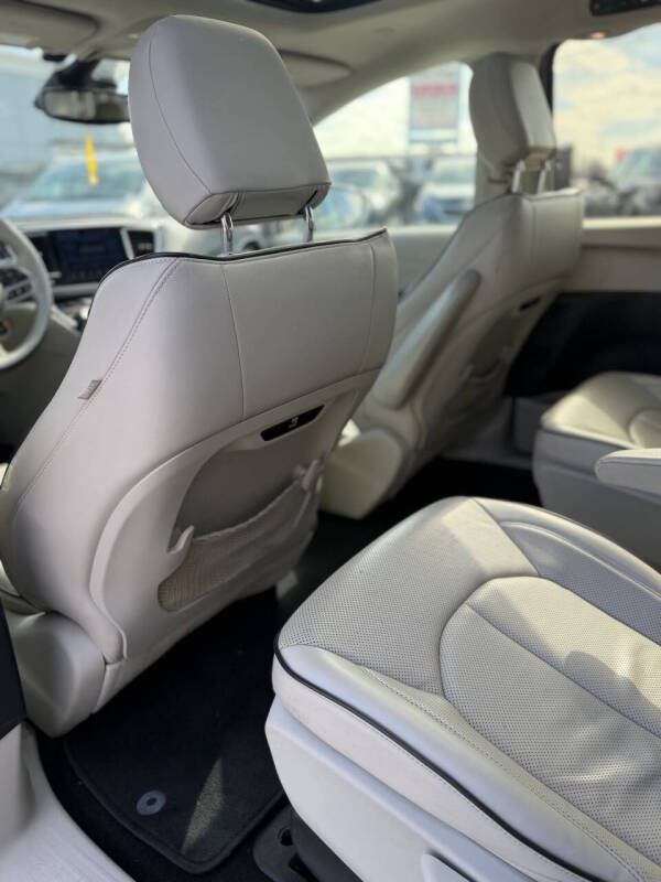 2017 Chrysler Pacifica Hybrid Platinum