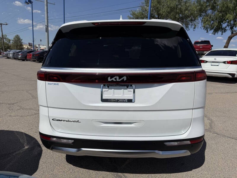 2022 Kia Carnival SX