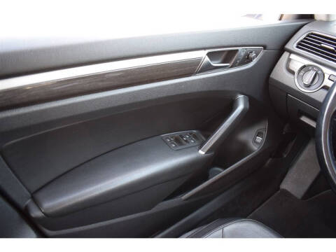 2017 Volkswagen Passat 1.8T SEL Premium