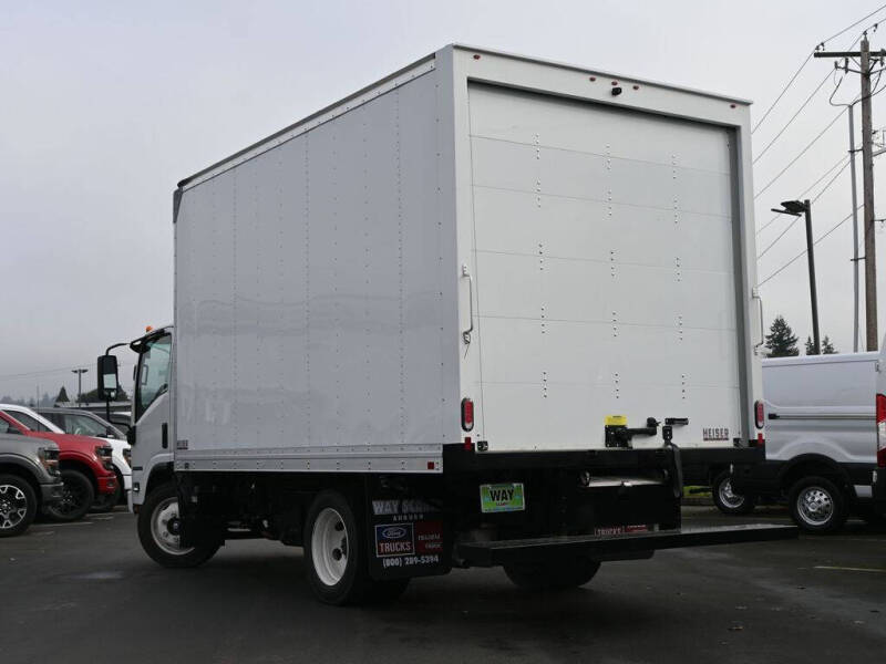 2024 Isuzu NPR HD 1F2