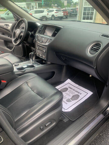 2017 Nissan Pathfinder SL