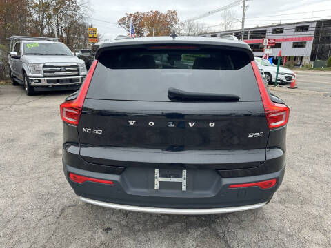 2023 Volvo XC40 B5 Plus Bright Theme