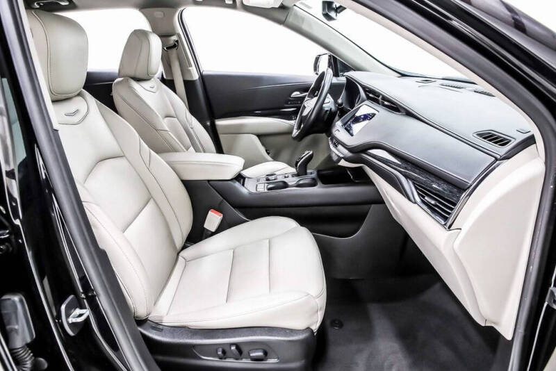 2023 Cadillac XT4 Premium Luxury