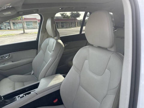 2020 Volvo XC90 T6 Momentum 7-Passenger