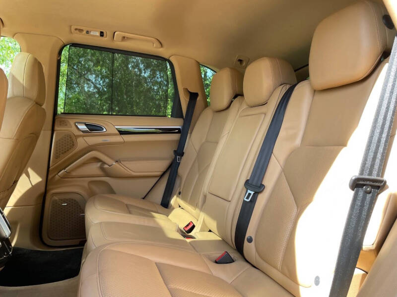 2014 Porsche Cayenne Platinum