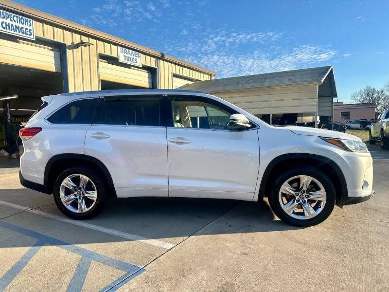 2018 Toyota Highlander for sale at Van 2 Auto Sales Inc in Siler City NC