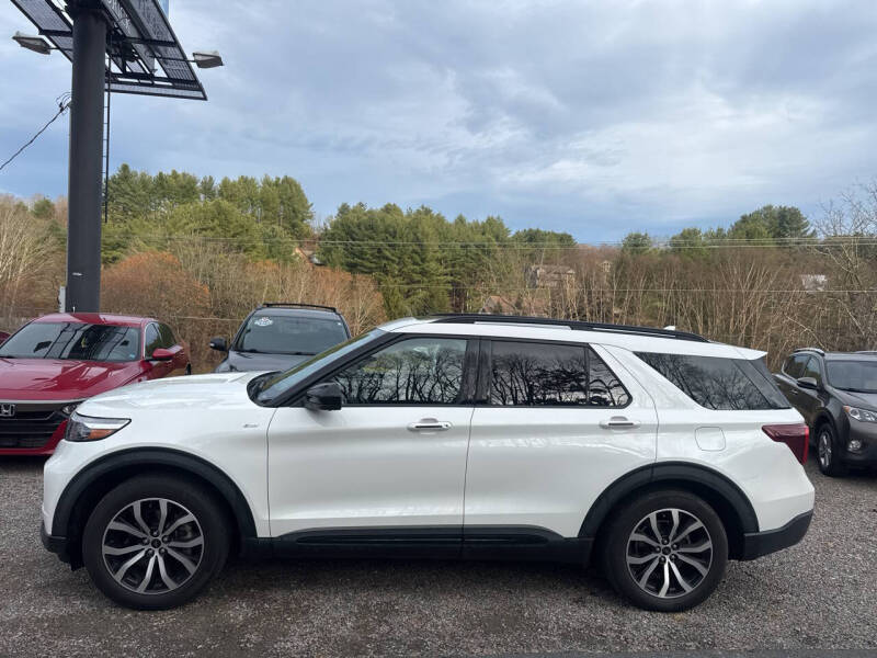 2022 Ford Explorer ST-LINE's photo