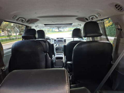 2011 Toyota Sienna SE 8-Passenger