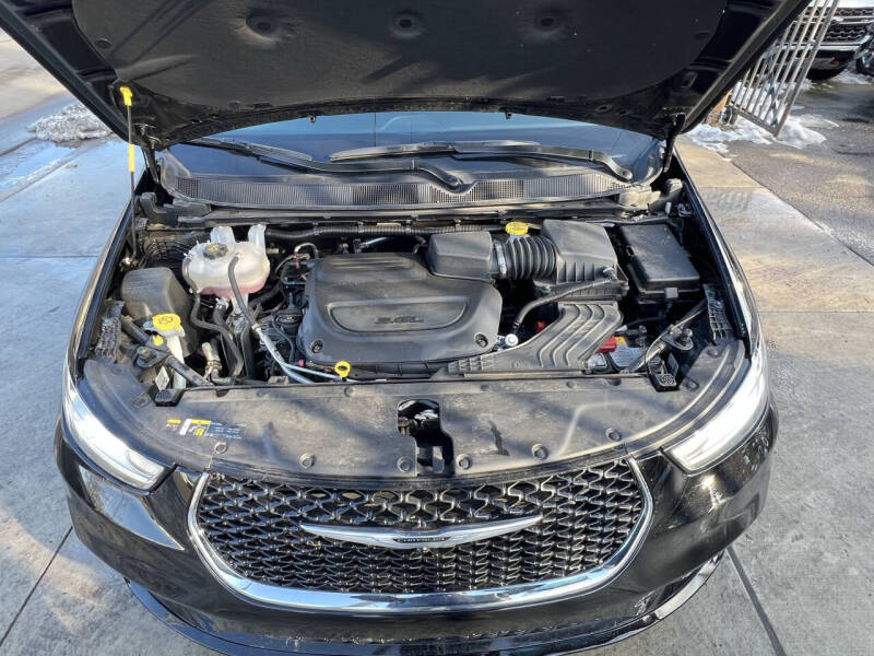 2025 Chrysler Pacifica Select