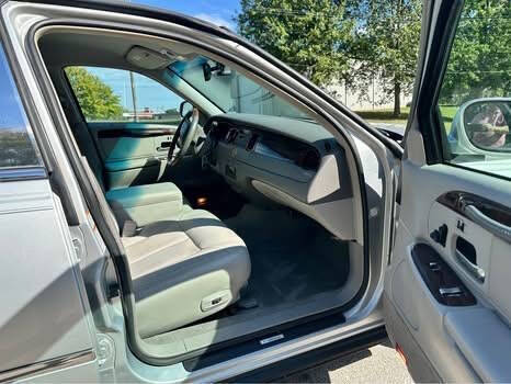 2001 Lincoln Town Car Cartier L