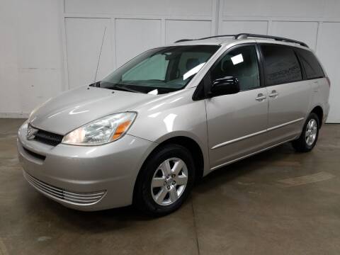 2004 Toyota Sienna for sale at PINGREE AUTO SALES INC in Crystal Lake IL