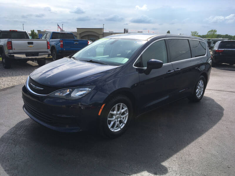 Used 2017 Chrysler Pacifica LX with VIN 2C4RC1CGXHR515408 for sale in Traverse City, MI