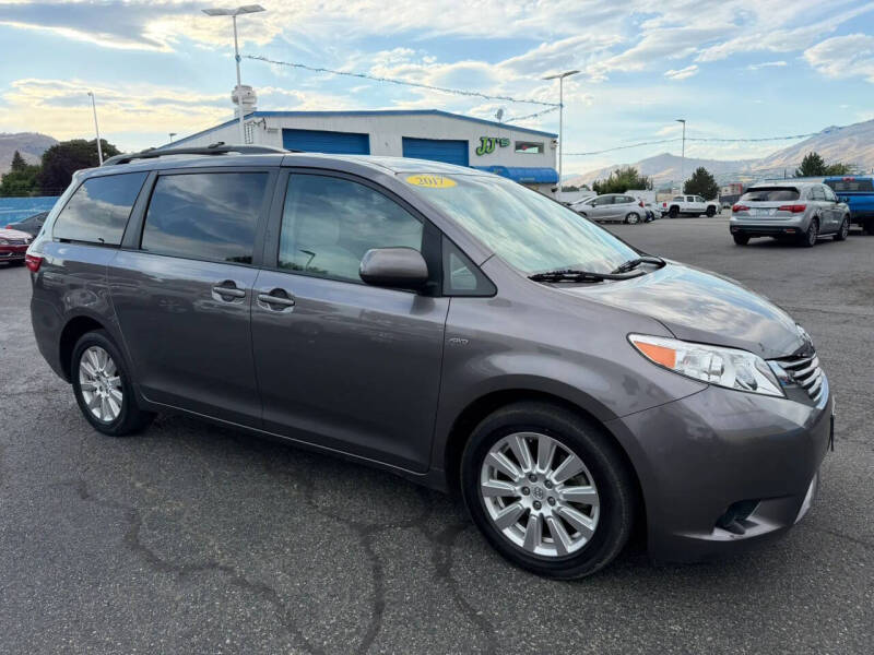 2017 Toyota Sienna LE 7-Passenger