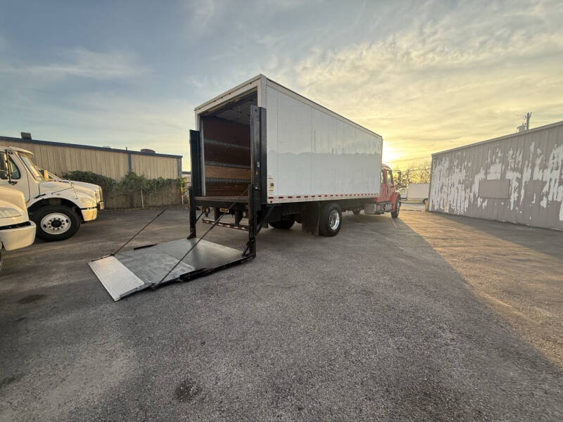 2017 Freightliner M2 106