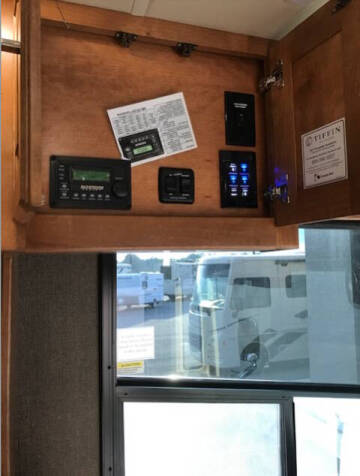 2017 Tiffin Phaeton 40AH